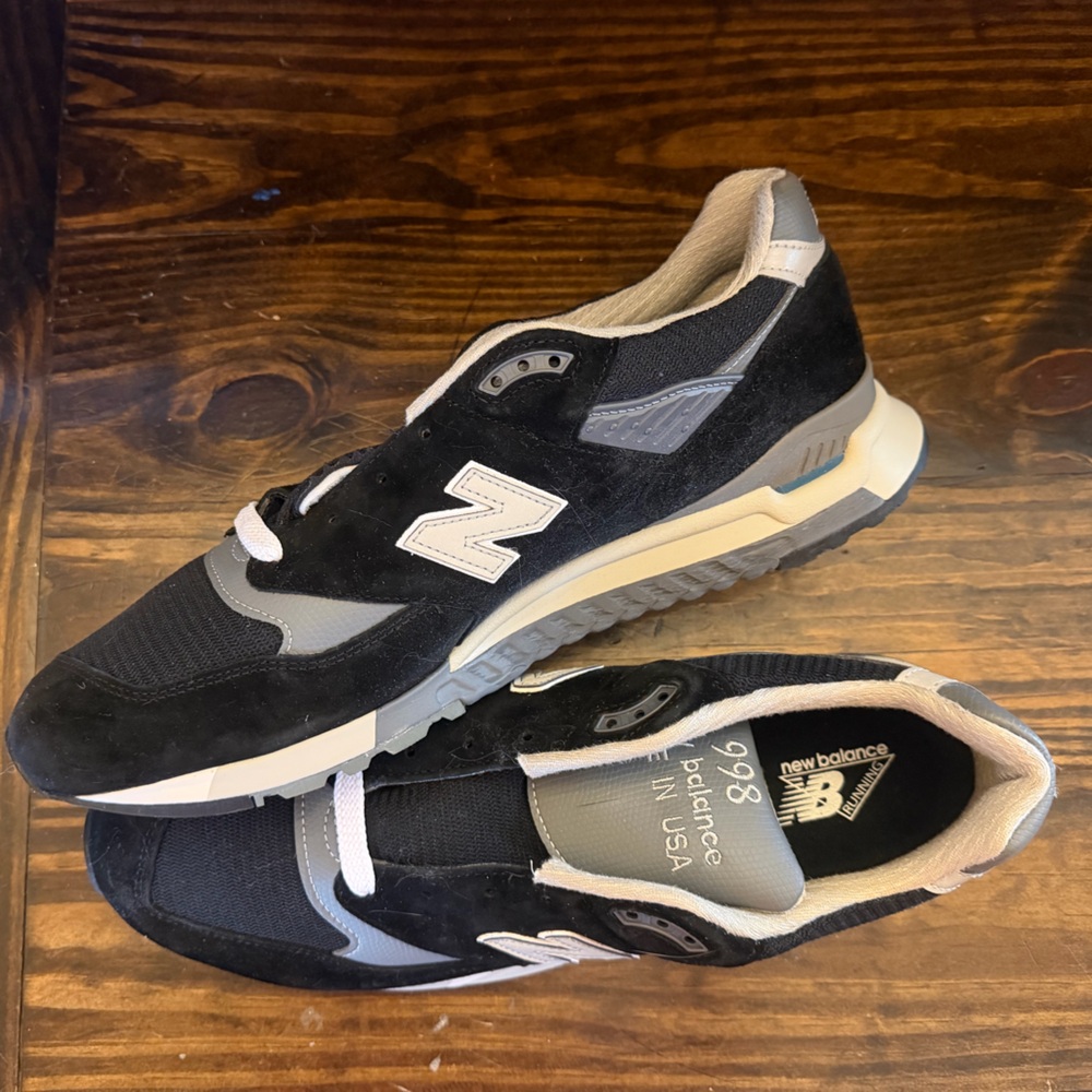New Balance Men's Black and White Sneakers